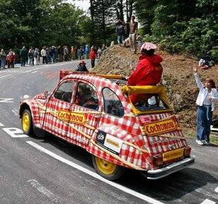 Sport Stratégies 828 POURQUOI DEVENIR PARTENAIRE DU TOUR DE FRANCE ?