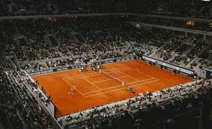 Sport Stratégies 833 ROLAND-GARROS DÉBORDE DE SES LIGNES
