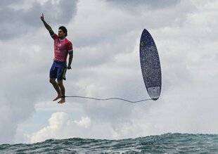 Sport Stratégies 836 JÉRÔME BROUILLET ET L'ICÔNE DE TEAHUPO'O : LA PHOTO QUI A TRANSCENDÉ LE SPORT