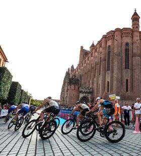 Sport Stratégies 847 LE TRIATHLON FRANÇAIS : ENTRE ÉLAN ET RESPONSABILITÉ