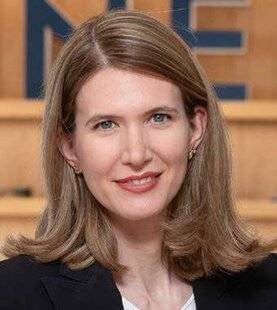 Sport Stratégies 856 « LA PÉRIODE DES FÊTES CONSTITUE ÉVIDEMMENT UN MOMENT CLÉ, CAR NOS PRODUITS RÉPONDENT À UN BESOIN ESSENTIEL : UNE PROTECTION OPTIQUE INÉGALÉE », GIULIA ZANZI, BRAND DIRECTOR CHEZ VUARNET