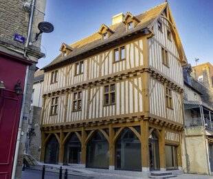 Mission Patrimoine 20 LA MAISON DES SEPT-COLONNES