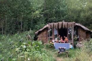 Entre Nous 6 « Nous avons quitté Paris pour vivre dans une cabane en forêt »