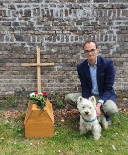 Entre Nous 7 « J'ai lancé les premières pompes funèbres pour animaux de France »