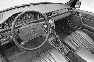 Auto Plus Youngtimers 17 Toujours plus de moteurs
