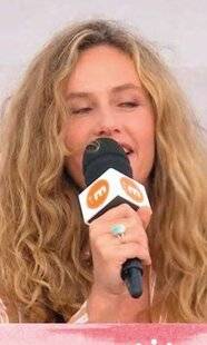 Closer 1042 Inoubliable Emilie
