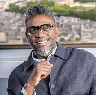 Closer 1043 Corneille : “Je me suis fabriqué un papa qui ne me déçoit pas”