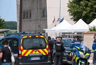 Closer 1044 Une surveillante tuée au couteau par un collégien