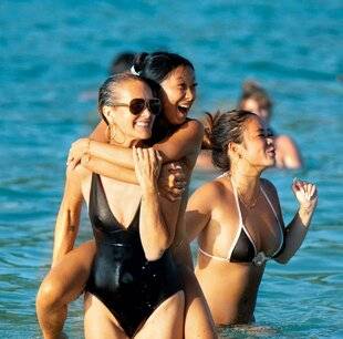 Closer 1052 Heureusement, il y a Jade et Joy !