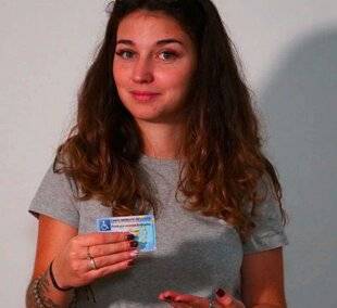 Closer 1059 ÉLISE : “On me reproche de ne pas être « assez » handicapée. Je vais devoir saisir le tribunal judiciaire”