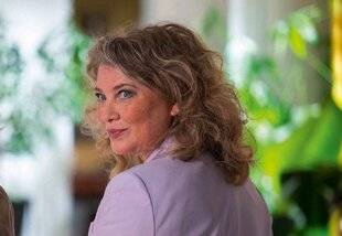 Closer 1062 L'ex-commandante rebelle se réinvente en Columbo à talons, et ça lui va bien !