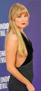 Closer 1064 Elle a prévu de se faire refaire les seins…