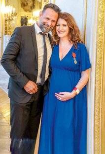 Closer 1064 Son “immense bonheur” de maman à 42 ans