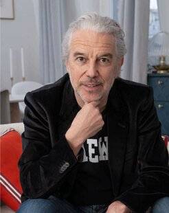 Closer 1065 Philippe Vandel “ Aujourd’hui, si tu demandes à une star : « C’EST QUOI VOTRE DROGUE PRÉFÉRÉE ? », elle te répond : « Le sourire de mes enfants » ”