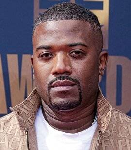 Closer 1067 Il porte plainte contre Kim Kardashian et sa mère au sujet de la sextape