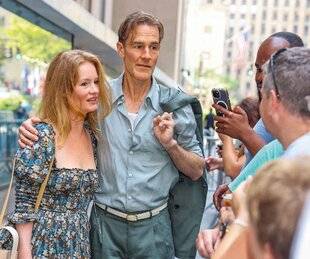 Closer 1067 OBLIGÉ DE VENDRE SES SOUVENIRS pour payer son traitement