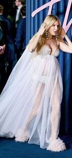 Closer 1069 Elle dé… voile son baby bump