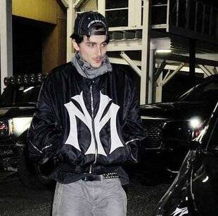 Closer 1069 IL EST AU CENTRE d’une folle rumeur !