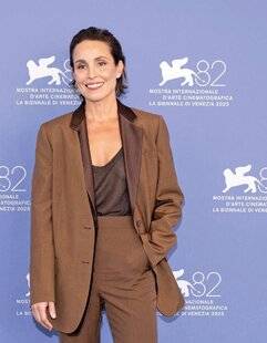 Closer 1070 NOOMI RAPACE L'actrice qui se donne bec et ongles à son métier