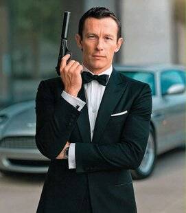 Closer 1070 … Callum Turner était choisi pour incarner le prochain James Bond au cinéma.