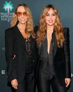 Closer 1074 Copies conformes