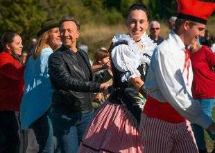 Closer 1074 Entrez dans la danse, faites la fête et perpétuez les traditions…