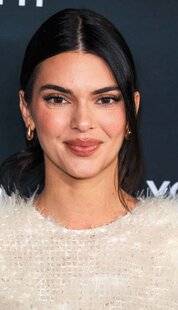 Closer 1075 KENDALL JENNER ET SON NEZ… “NATUREL ”