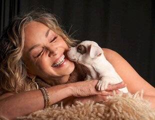 Closer 1075 Elle donne sa langue… au chien