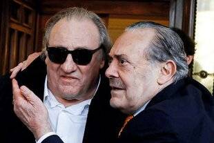 Closer 1076 Il s'est réconcilié avec “le roi des paparazzi”