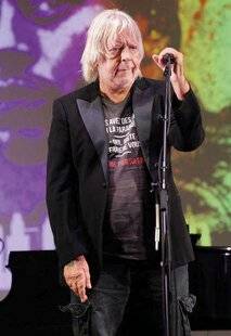 Closer 1077 Il se paie les Enfoirés