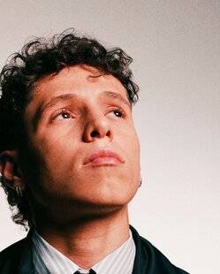 Closer 1077 Le rappeur pop aux mots bien sentis