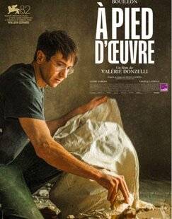 Closer 1077 Une main devant, une main derrière