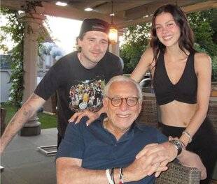 Closer 1078 Elle recevrait un million de dollars d'argent de poche par mois