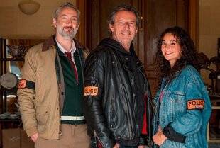 Closer 1078 Léo Mattéï renfile son blouson de cuir et accueille deux nouveaux venus