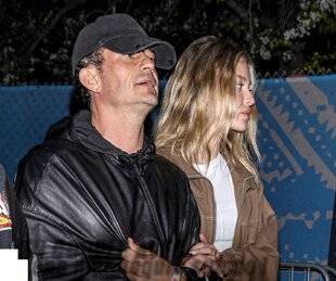 Closer 1079 EN COUPLE AVEC une mannequin suisse !