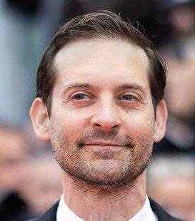 Closer 1080 TOBEY MAGUIRE ET MISHKA SILVA