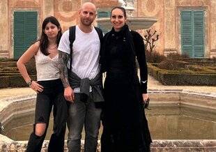 Closer 1080 “Nous soupçonnons l'algorithme de TikTok d'avoir poussé notre fille au suicide”