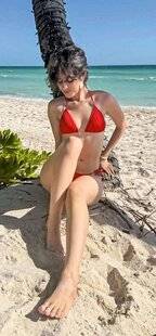 Closer 1081 Sur la plage abandonnée