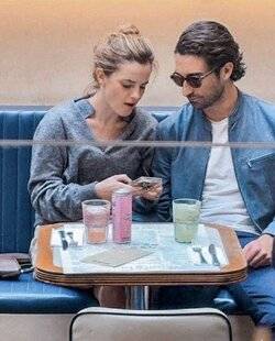 Closer 1083 La star de Harry Potter s'affiche avec un milliardaire