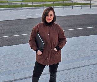 Closer 1084 JULIE “Détective privée, être enceinte a été une excellente couverture. Il faut pouvoir faire face aux nombreux imprévus”