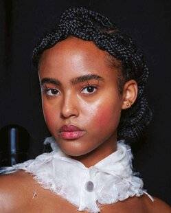 Closer 1084 DES CILS trop kawaï