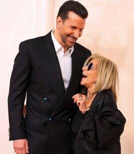 Closer 1086 7 STARS toujours fourrées dans les jupes de leur mère