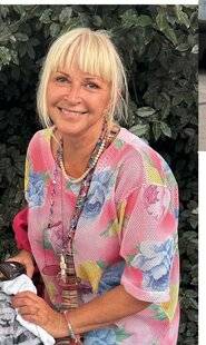 Closer 1086 HÉLÈNE “Coiffer les personnes dans la rue a redonné un sens à ma vie”