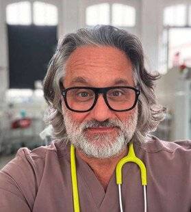 Closer 1086 Dr Fabien Farge “En cas de brûlure : 15 min sous de l'eau à 15 °C, à 15 cm du robinet”