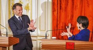 Closer 1087 EMMANUEL MACRON AU JAPON, IL SE LA JOUE FAN DE DRAGON BALL !