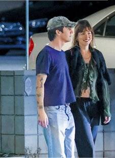 Closer 1087 Dakota Johnson ELLE A RETROUVÉ l'amour avec Role Model