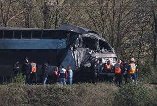 Closer 1087 Un TGV percute un poids lourd, le conducteur du train meurt sur le coup