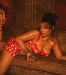 Closer 1090 RIHANNA EN MODE TRÈS HOT : LES INTERNAUTES CONSEILLENT À LA JEUNE MAMAN DE SE RHABILLER !