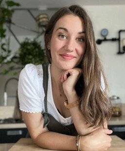 Closer 1091 MARIE “L'une de mes vidéos a été détournée par l'IA pour promouvoir un produit que je ne connais pas”