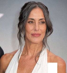 Closer 1095 Et si... … Ines de Ramon avait 29 ans de plus, pour avoir le même âge que Brad Pitt.